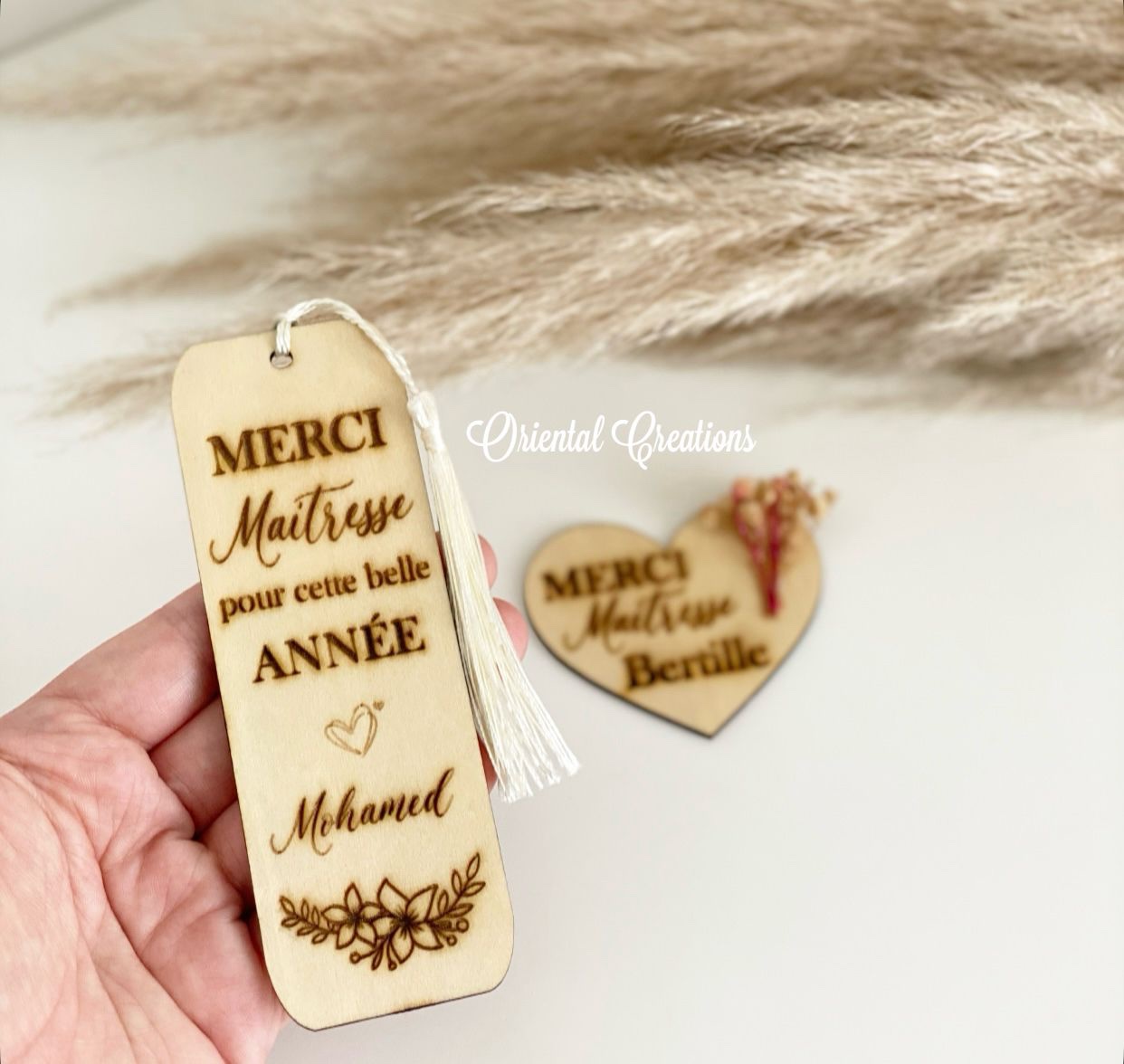 Marque-page en bois gravé